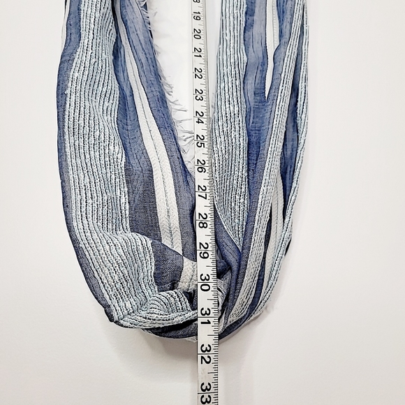 SCARF INFINITY in Blue Monochromatic Tone - Picture 4 of 10